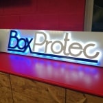 ENSEIGNE-BOXPROTEC-LETTRES-PVC-19MM-AVEC-ECLAIRAGE-INDIRECT-1