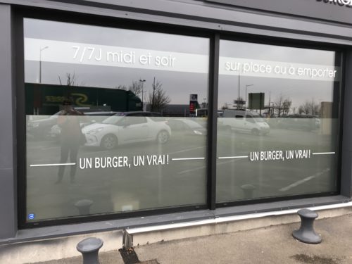 Vitre un burger un vrai !