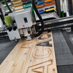 découpe lettres en bois