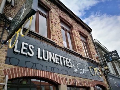 enseigne lunetterie avec caisson les lunettes de sophie