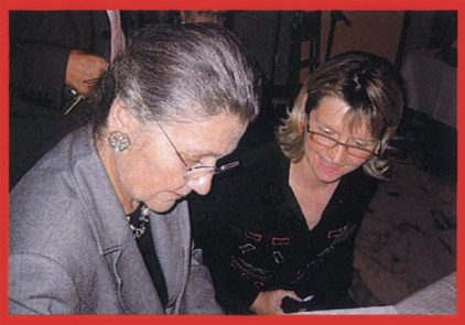 Bénédicte Fontaine reçoit le trophée Femme Entreprise et Commerce 2008 des mains de Simone Veil au Pavillon Dauphine à Paris